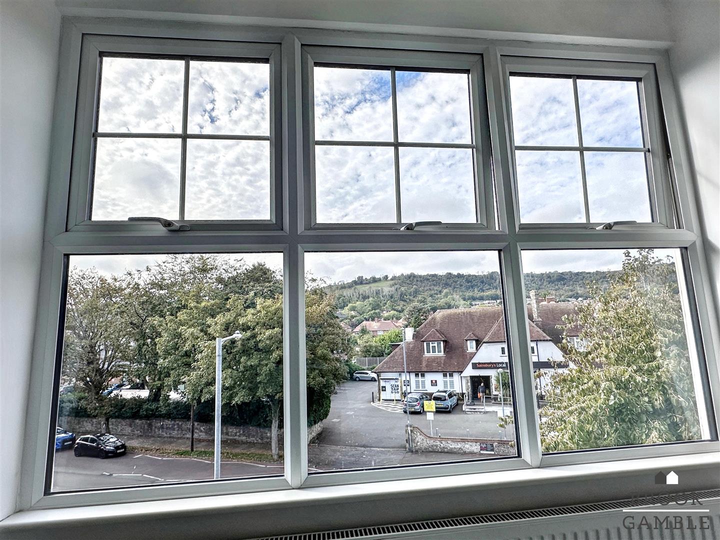 3 Bedroom Flat. Albert Parade in Eastbourne, East Sussex 20